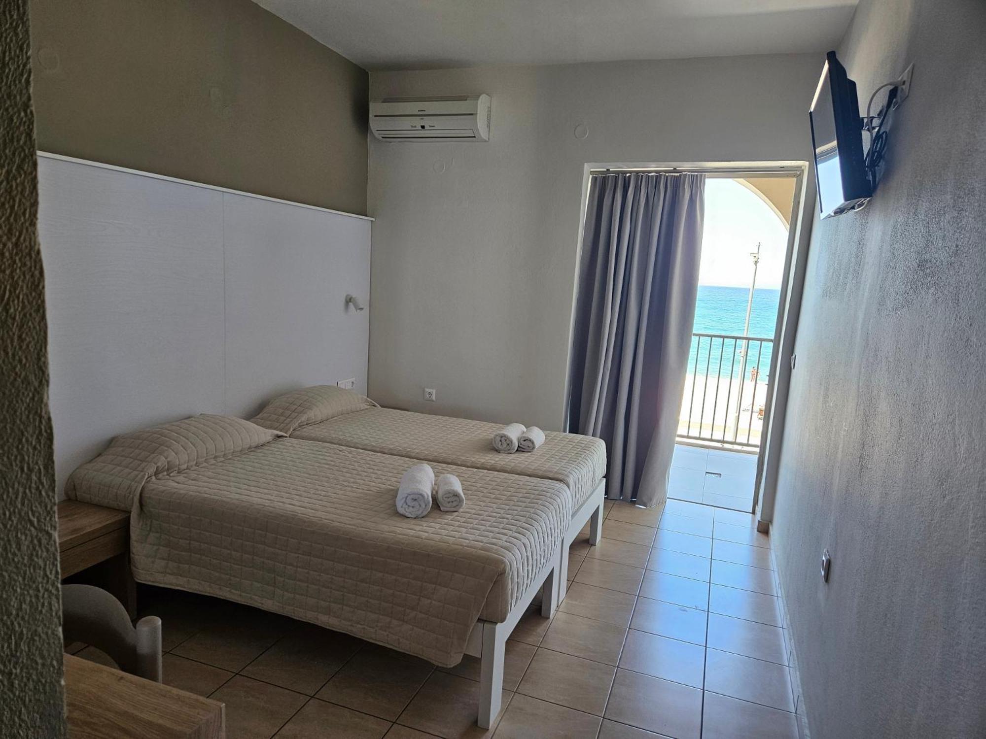 Blue Sky Hotel Apartments Réthymnon Extérieur photo